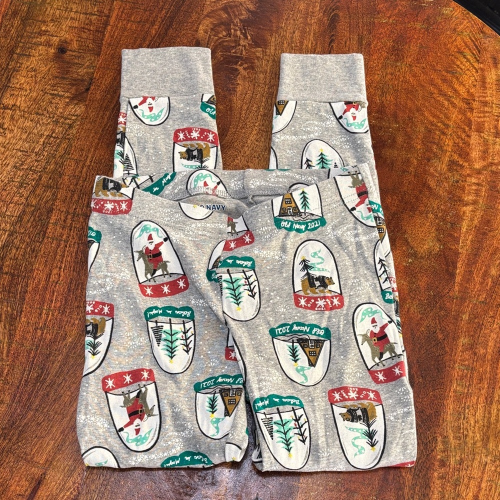 NWT Old Navy Kids Gray Pajama Bottoms with 2021 Holiday Print